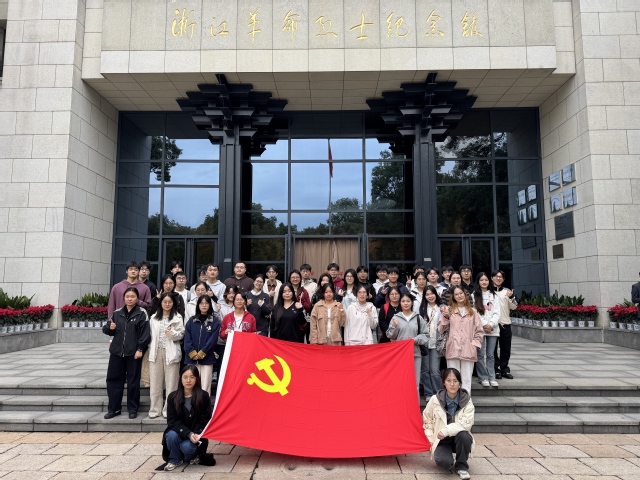 省烈士纪念馆全体合照.jpg